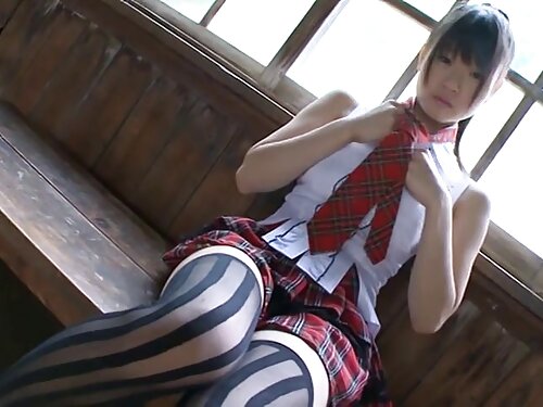 หญิงชราขี้โอ่แต่งตัว ...