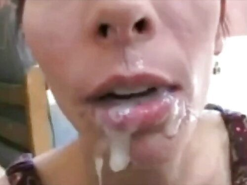 ผู้หญิงผิวดำกลืนกระเ ...