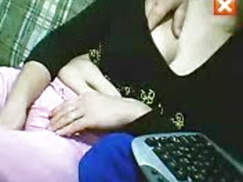 ลูกไก่เลียดิ๊กด้วยลิ ...